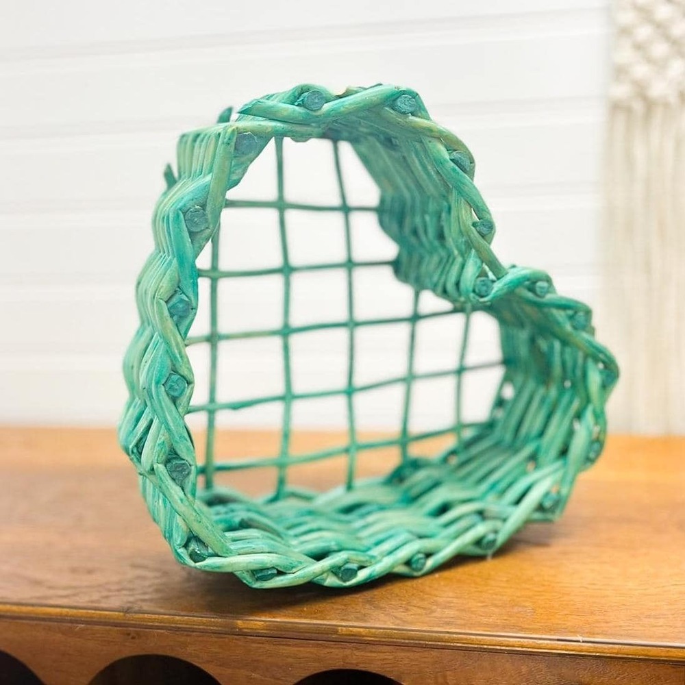 Vintage Green Heart Wicker Basket: Boho Wall Decor‎
